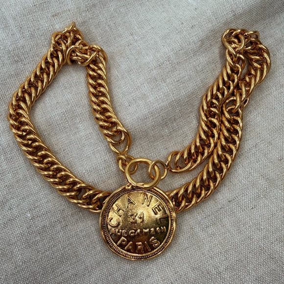 ✨Vintage 31 Chanel Rue Cambon Medallion Chain Necklace ✨